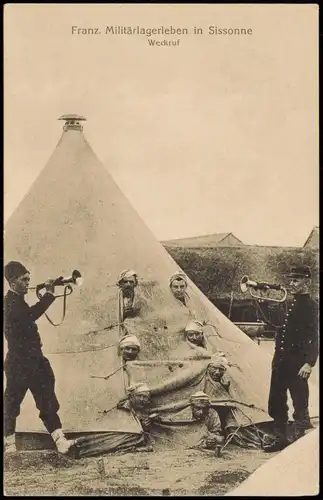 CPA Sissonne Franz. Militärlagerleben Zelt Soldaten 1914