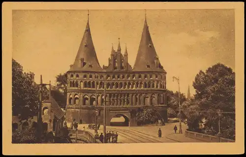 Ansichtskarte Lübeck Partie am Holstentor 1920