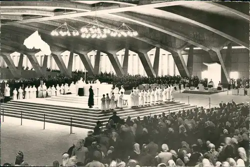 CPA Lourdes Lorda Innenansicht, Messe Basilique St Pie X 1960