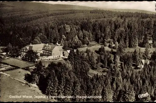 Ansichtskarte Fleckenberg-Schmallenberg Luftbild Gasthof Wiese 1958