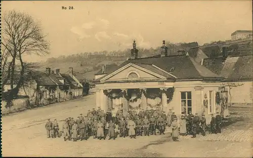 Feldpostkarte 1. Weltkrieg Truppen vor Gebäude   1917   Feldpost