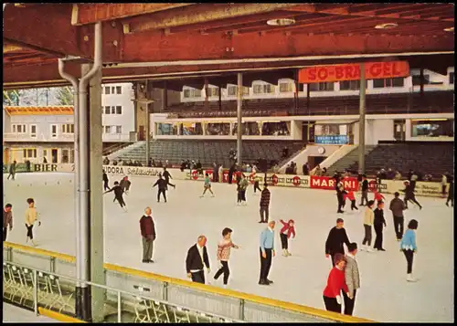 Oberstdorf (Allgäu) Kunsteisstadion Oberstdorf Allgäu, Leute beim Eislaufen 1975