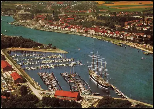 Travemünde-Lübeck Hafen Luftaufnahme, Blick auf ein Segelschiff 1970