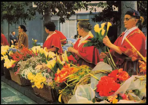 Postcard Funchal MADEIRA Vendeuses de fleurs Blumenverkäuferinnen 1980