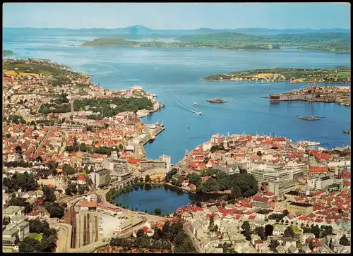Stavanger Luftaufnahme (Aerial View) Utsikt over byen med Bredevannet. 1975