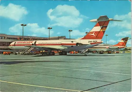 Schönefeld Berlin INTERFLUG Flughafen  IL 62   neuen Passagierabfertigung 1977