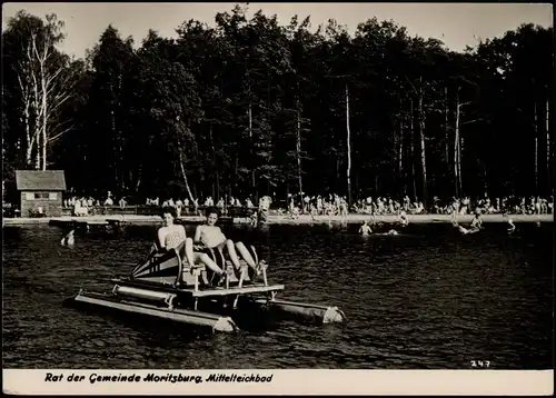 Ansichtskarte Moritzburg Mittelteichbad - Frauen auf Trettboot 1964