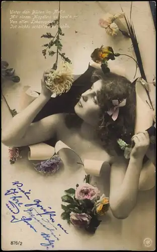 Ansichtskarte  Schöne Frau bricht durch Blumenwand 1908