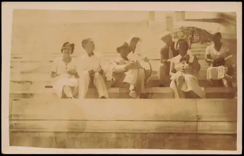 Menschen / Soziales Leben - Frauen uznd Männer beim Sonnen 1940