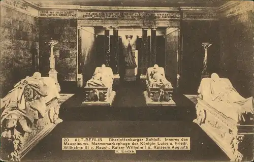 Charlottenburg Berlin  Schloß Inneres des Mausoleums Marmorsarkophage 1910