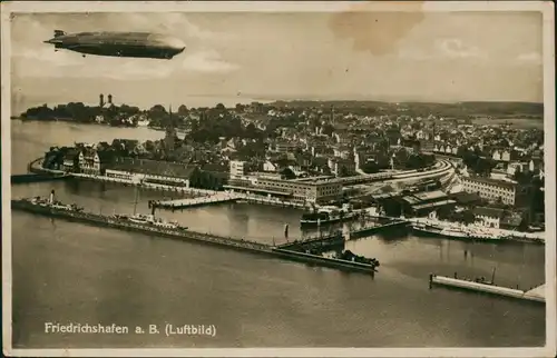 Ansichtskarte Friedrichshafen Luftbild Luftschiff überfliegt den Hafen 1934