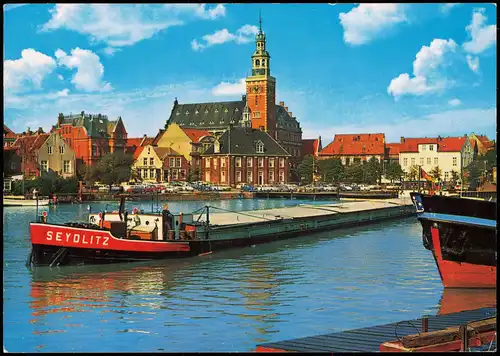 Leer (Ostfriesland) Hafen mit Rathaus, Schiff Frachtschiff SEYDLITZ 1988