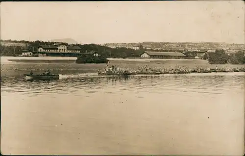 Ansichtskarte  Bahnhof Soldaten auf Booten 1916