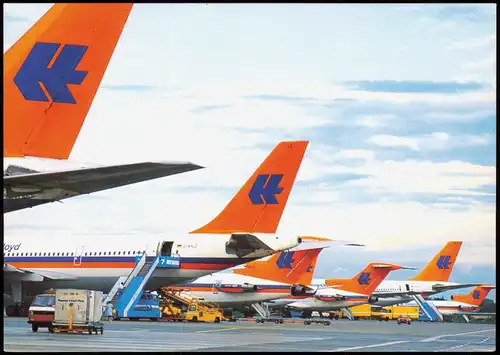 Flugzeug Airplane Avion Hapag-Lloyd Flugzeuge aufgereiht am Flughafen 1980