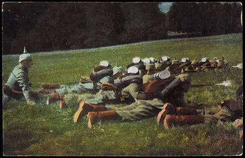 Ansichtskarte  Feldpostkarte 1. WK Vorgehende Infanterie in Stellung 1915   Feldpost gelaufen (Briefstempel)