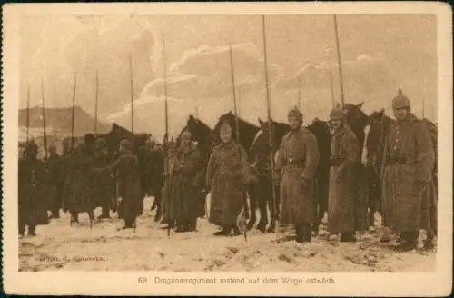 Ansichtskarte  Dragonerregiment rastend auf dem Wege ostwärts. 1918