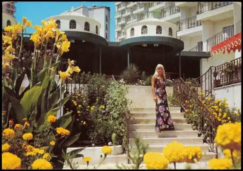 Postales Torremolinos Ortsansicht - schöne Frau 1980