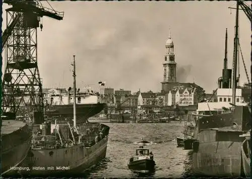 Ansichtskarte Hamburg Schiffe und Hafen mit Michel 1950