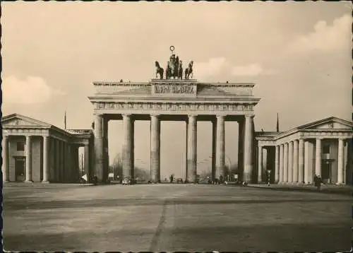 Ansichtskarte Mitte-Berlin Brandenburger Tor Brandenburg Gate 1959