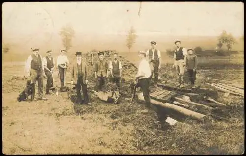 Ansichtskarte  Bauarbeiter auf dem Feld - Schubkarre 1912