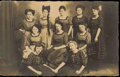 Ansichtskarte  Gruppenbild Frauen in Meinersdorf 1921