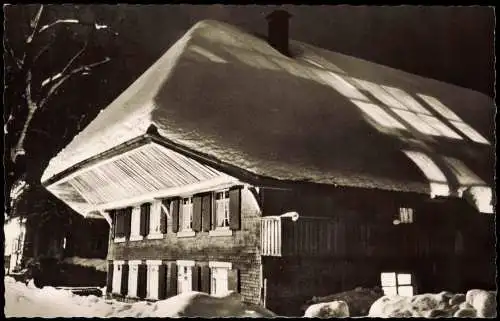 Ansichtskarte .Baden-Württemberg Schwarzwaldhaus in einer Winternacht 1961