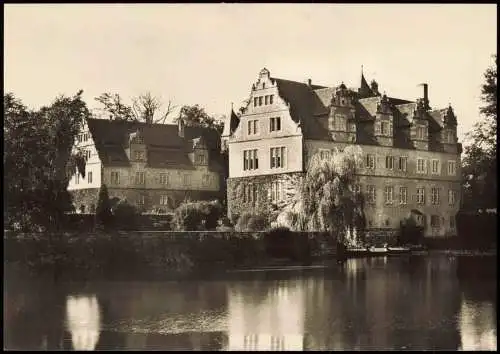 Aerzen (LK Hameln-Pyrmont) Blick auf Schloss Schwöbber über Teich 1960