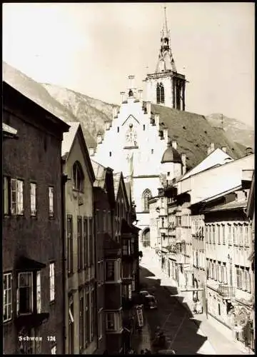 Ansichtskarte Schwaz Ortsansicht Straßen Partie mit Blick zur Kirche 1960