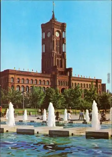 Ansichtskarte Mitte-Berlin Rotes Rathaus mit Wasserspiel im Vordergrund 1981