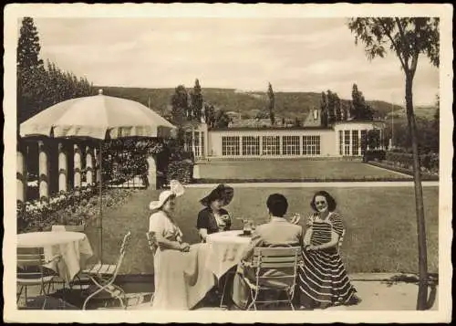 Ansichtskarte Bad Dürkheim Brunnenhalle Frauen am Tisch 1955  gel. Nachgebühr Stempel