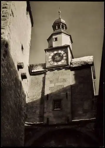 Rothenburg ob der Tauber Röderbogen mit Turmaufbau in der Wintersonne 1960