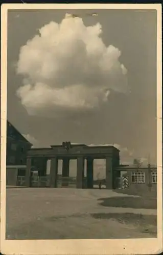 Foto  Militär/Propaganda - Kaserne Lager Eingang 1939 Foto