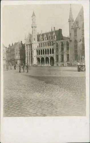 Brügge Brugge Bruges Deutsche Soldaten WK1 vor dem Rathaus 1916 Privatfoto Foto