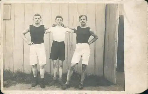 Foto  Junge Männer in Sportkleidung 1922 Privatfoto