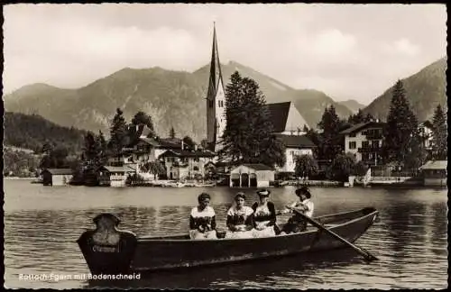 Egern-Rottach-Egern Frauen in Tracht auf Kahn - Bodenschneid 1961