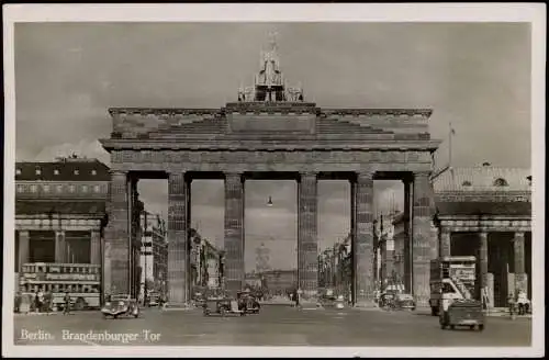 Ansichtskarte Mitte-Berlin Brandenburger Tor durchblick zum Roten Rathaus 1943
