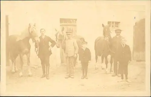 Foto  Jungen und Männer mit Pferden 1914 Privatfoto