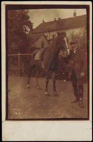 Ansichtskarte  Mann mit Pferd vor Gutshaus 1913