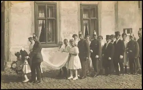 Hochzeit - Gruppenfoto Polizisten Blumenmädchen 1923 Privatfoto