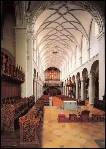 Konstanz Münster Chorgestühl, Orgel, Altar und Ambo von Elmar Hillebrand 2000