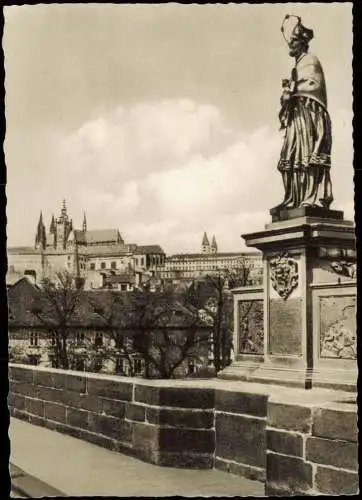 Prag Praha Karlsbrücke/Karlův most, der heilige Johannes Nepomuk 1958