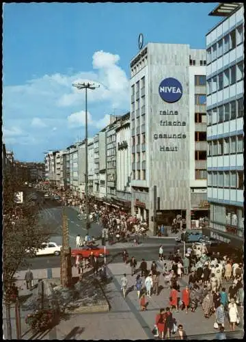 Düsseldorf Schadowstraße, Leute beim Einkaufen, Geschäfte 1975