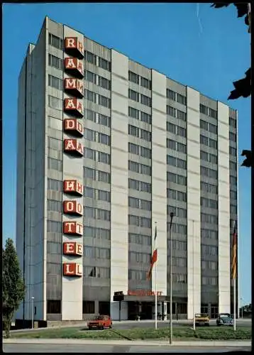 Düsseldorf RAMADA-Hotel Am Seestern, Auto u.a. VW Golf und VW Käfer 1978