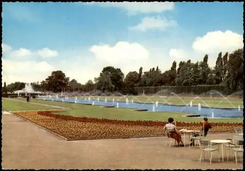 Ansichtskarte Düsseldorf Nordpark, Personen beobachten Wasserspiele 1970