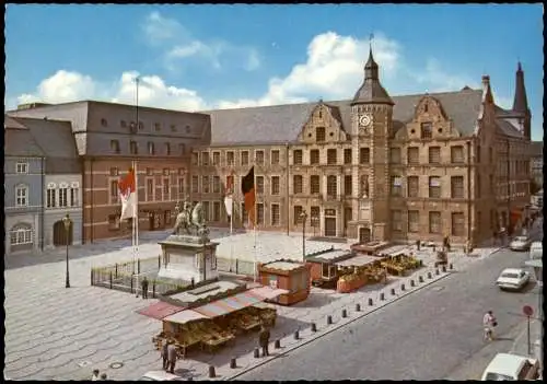 Ansichtskarte Düsseldorf Rathausplatz, Verkaufsstände am Denkmal 1970
