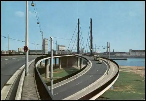 Ansichtskarte Düsseldorf Rheinkniebrücke, Auto Bus auf Schnellstrasse 1975