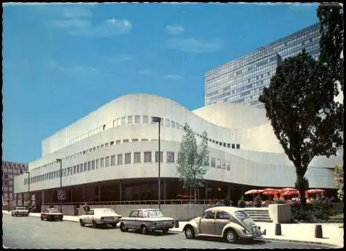 Düsseldorf Schauspielhaus Autos u.a. BMW, OPEL und Volkswagen VW Käfer 1970