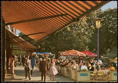 Düsseldorf Königsallee "Kö" Lokal gut besucht, Leute beim Einkaufen 1970