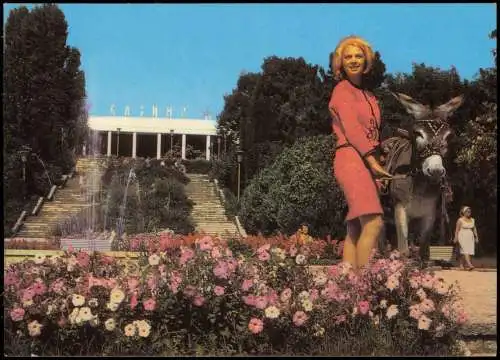 Postcard Warna Варна Zlatni Plassatzi - le Casino Frau mit Esel 1978