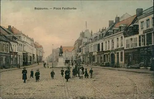 CPA Bapaume Place Faidherbe 1914  gel. Feldpoststempel GARDEKORPS
